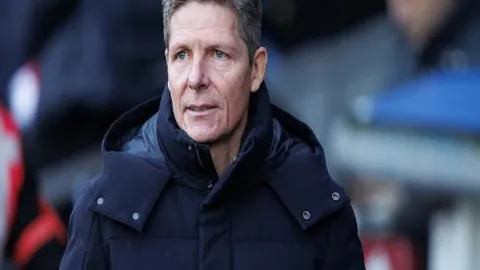 詹皇31+12+8助湖人险胜尼克斯续八连胜，东契奇32+7+12数据亮眼